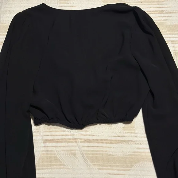 J.O.A. Twist Front Cropped Bell Long Sleeve - Picture 5 of 7